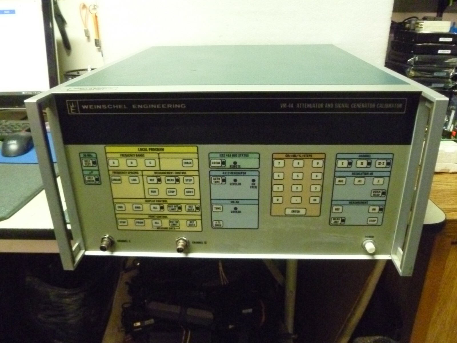 WEINSCHEL ENGINEERING VM-4A  ATTENUATOR AND SIGNAL GENERATOR CALIBRATOR