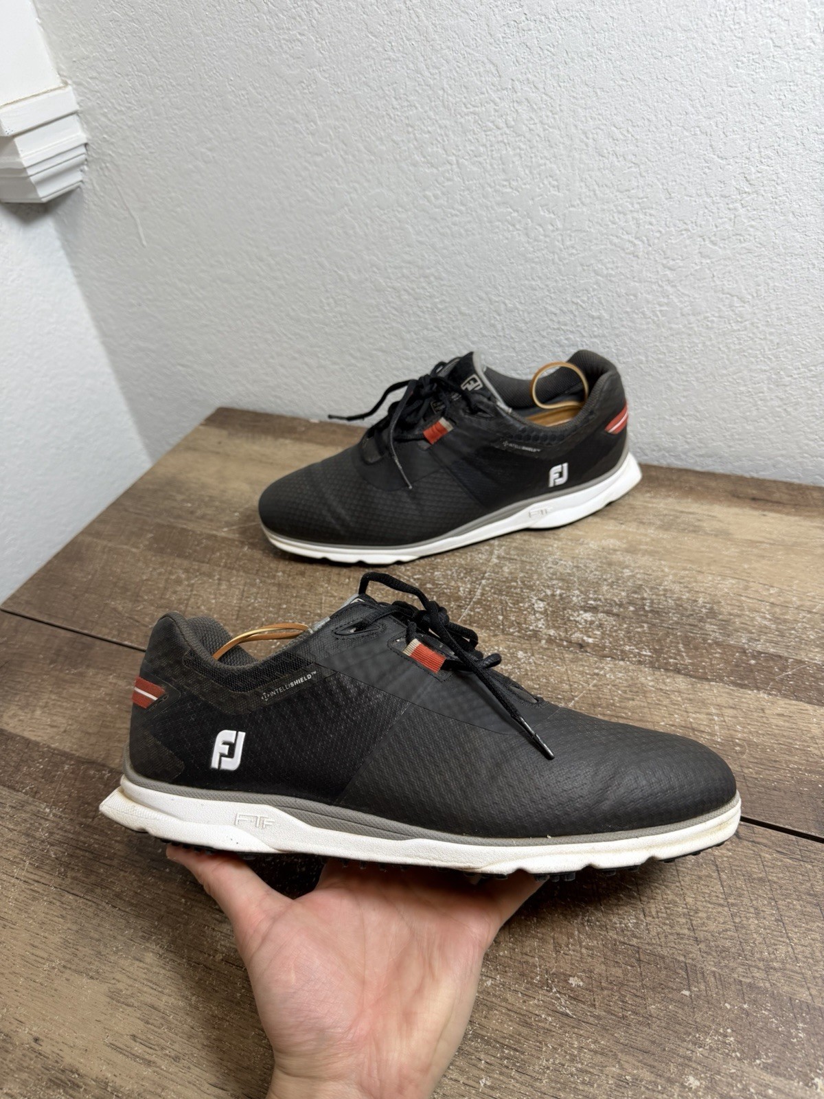 FootJoy Pro SL Golf Shoes Mens Size 10.5 Black White Spikeless Lace Up FJ Logo