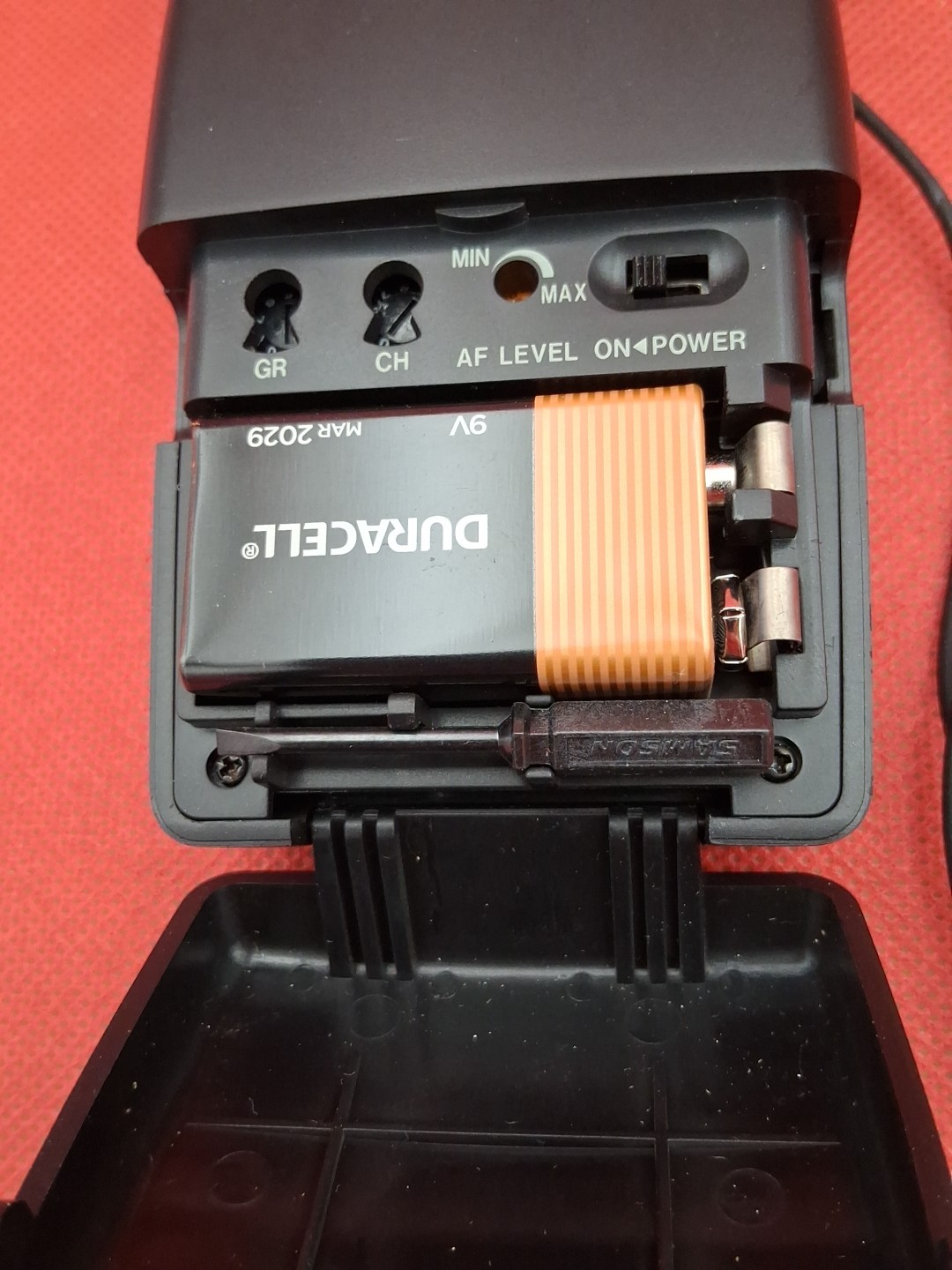 Samson T32M UHF Synth Wireless Transmitter Beltpack with Microphone Untested