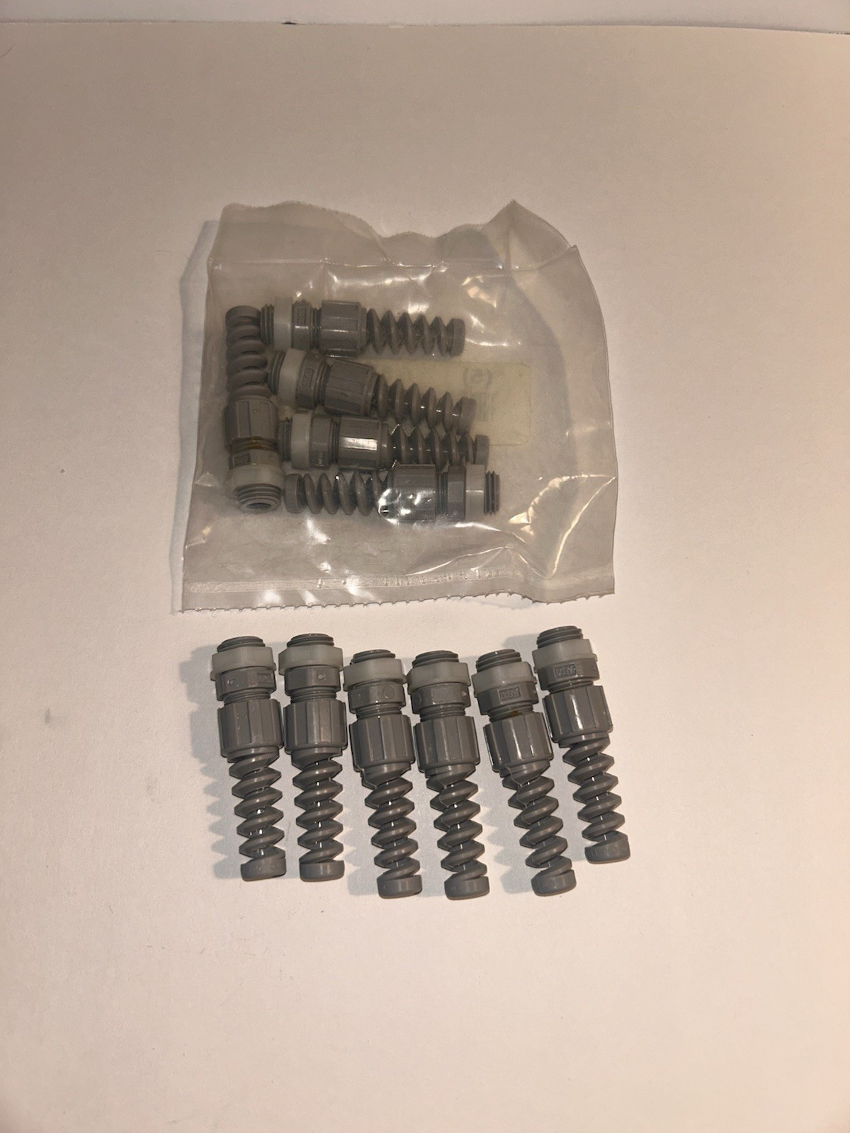 HUBBELL WIRING DEVICE HJ1010G Connector,Nylon,L - Strain Relief (Lot Of 11)