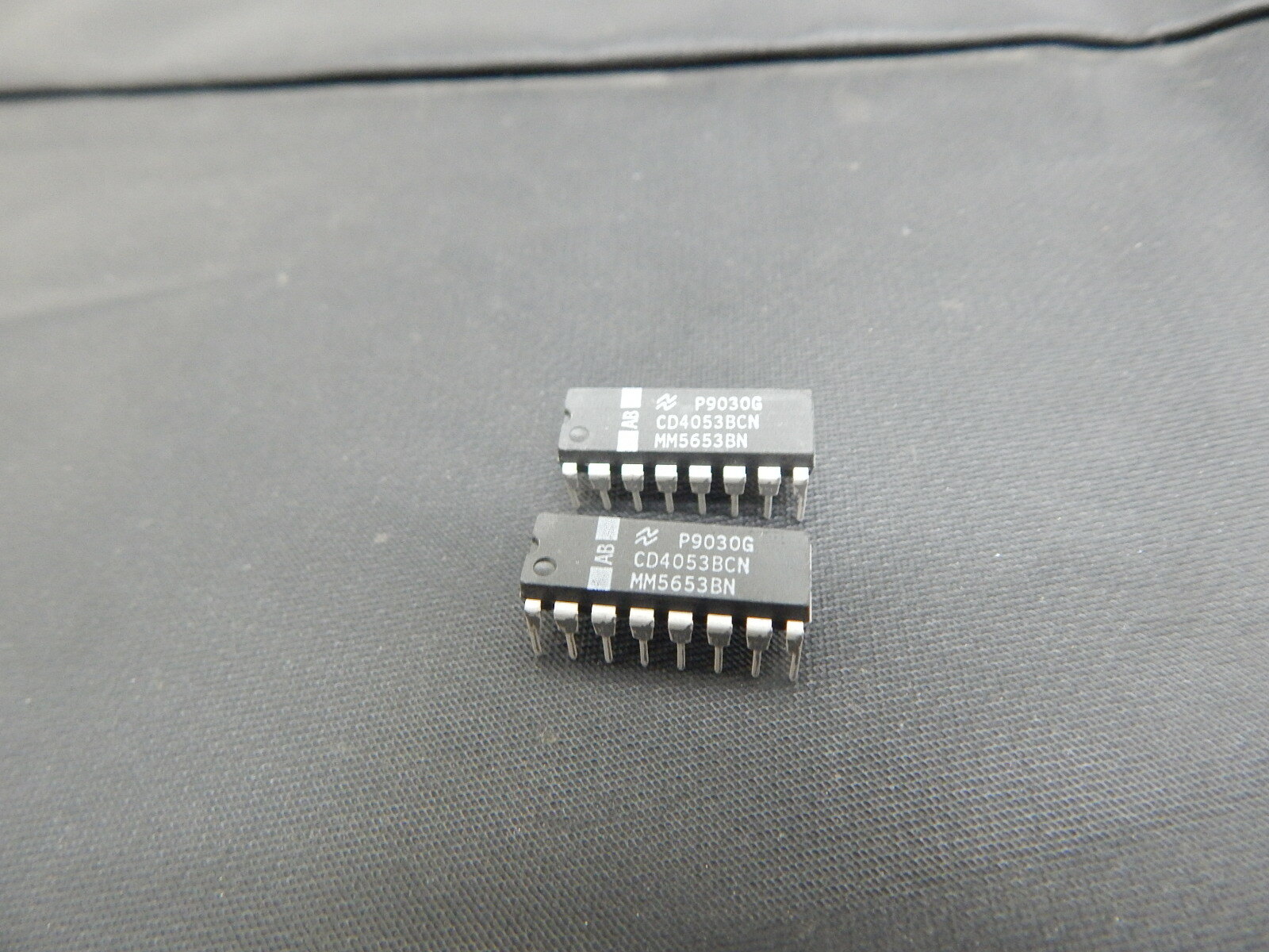 NATIONAL CD4053BCN MUX/DEMUX TRIPLE 2X1 16 PIN DIP IC - LOT OF 2 IC'S -FAST SHIP