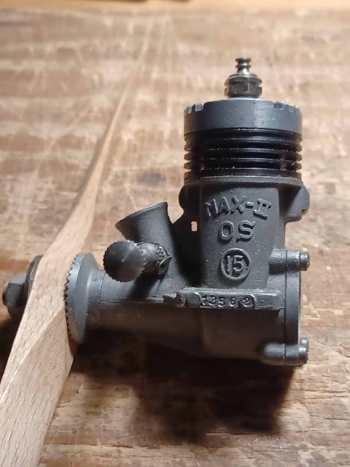 os max 15 control line engine