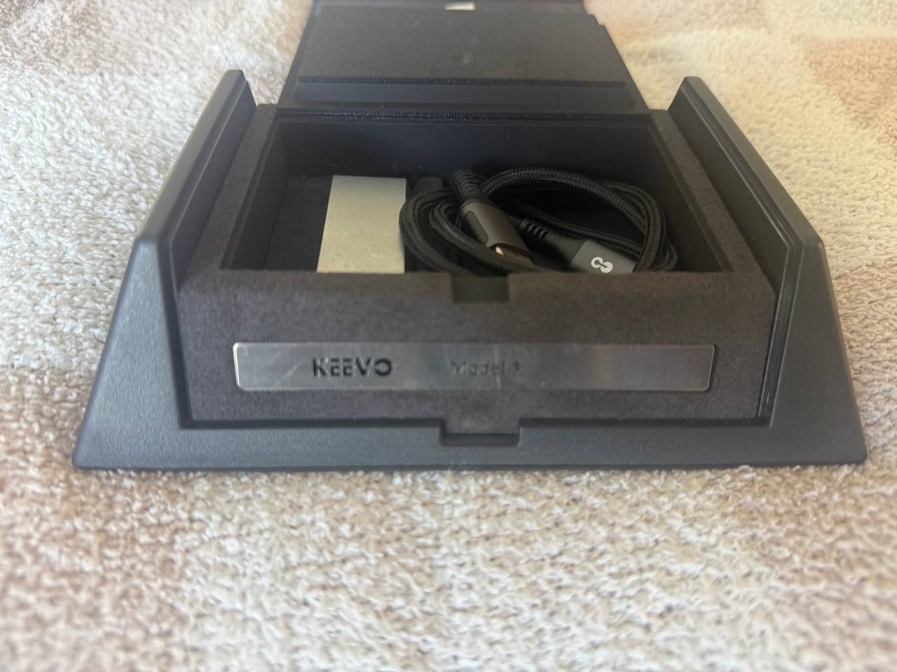 Keevo Model 1 Hardware Cryptocurrency Wallet New in Box Leather Case USB Cable