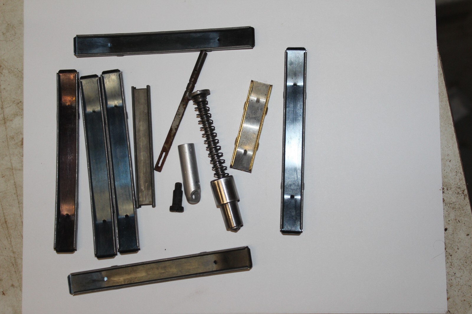 Misc stripper clips and gun parts U1