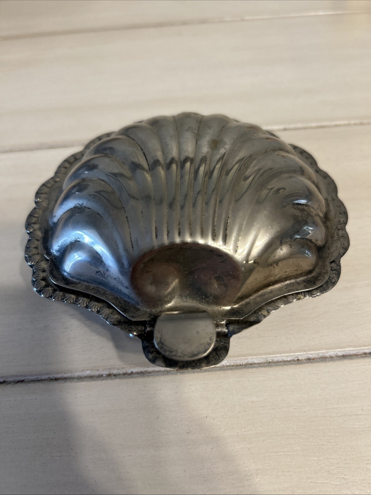Silver Plate Clam Shell with Frosted Glass Insert Hinged Made in England