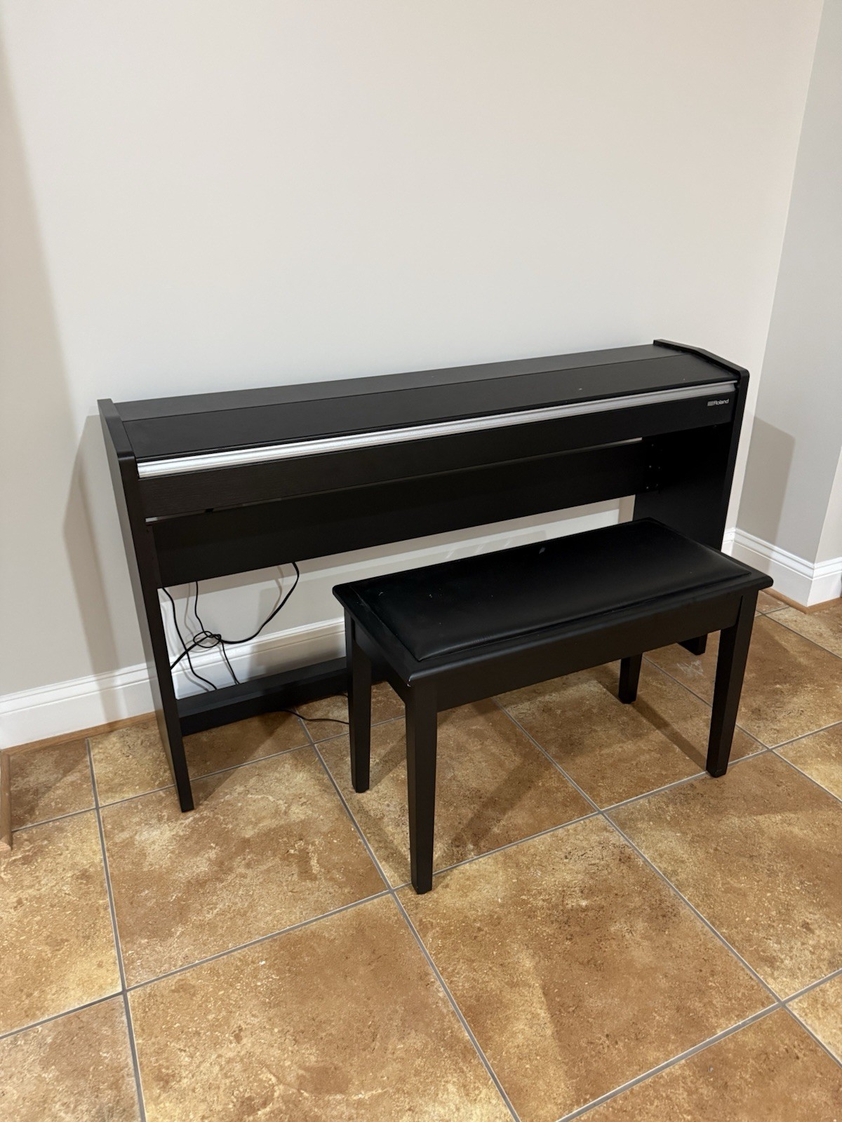 Roland F140-R Electric Piano Keyboard with Chair