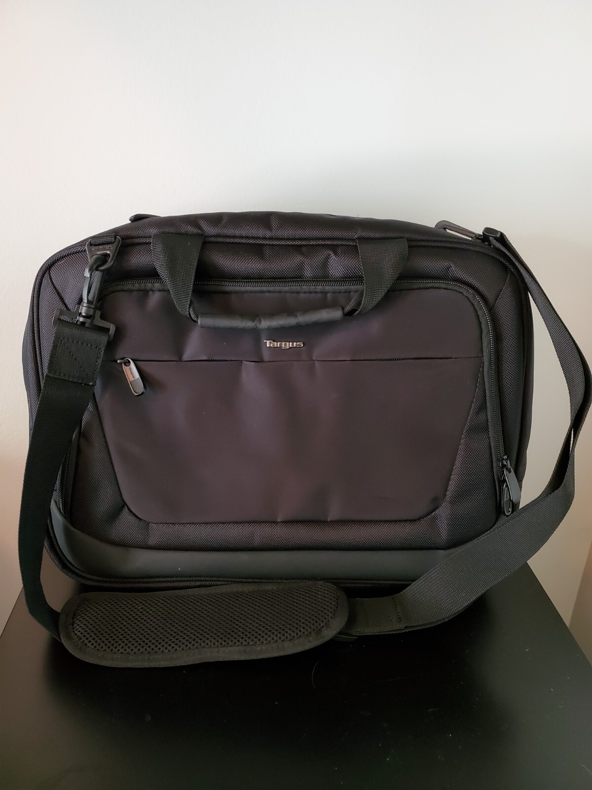 Targus Laptop Travel Bag With Detachable Shoulder Strap