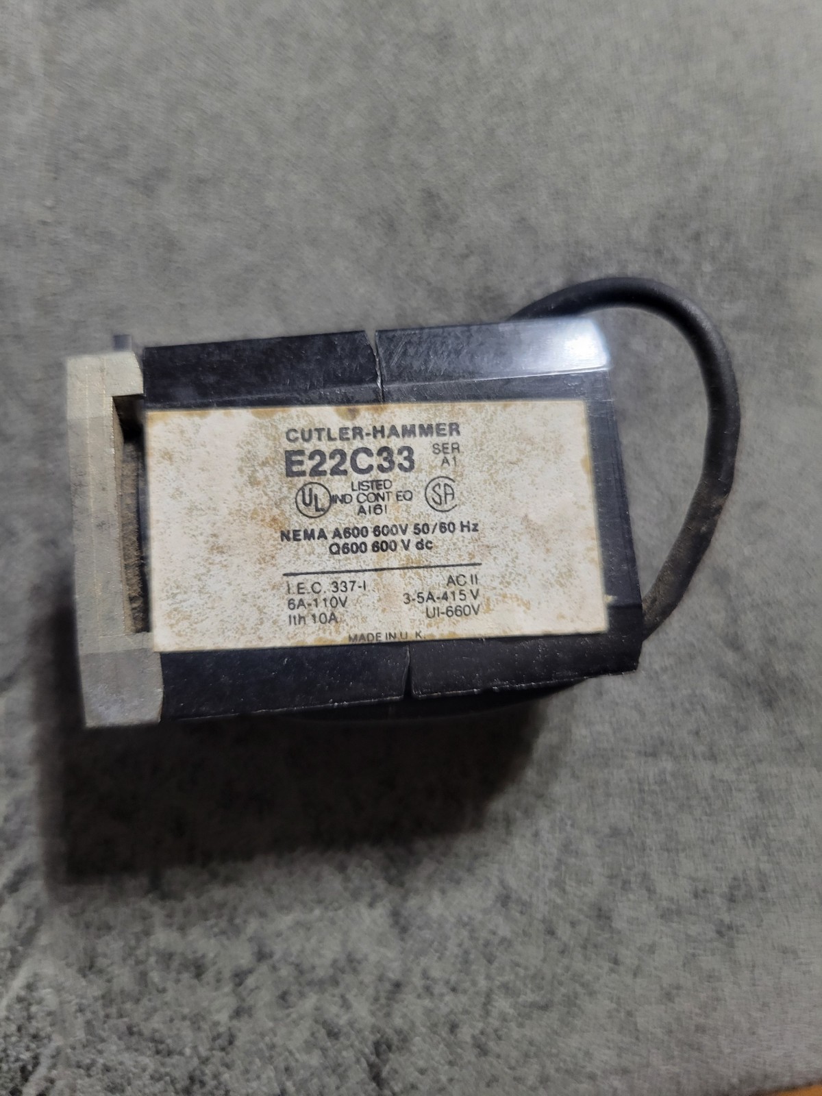 CUTLER HAMMER E22C33  CONTACT BLOCK Nos No Box