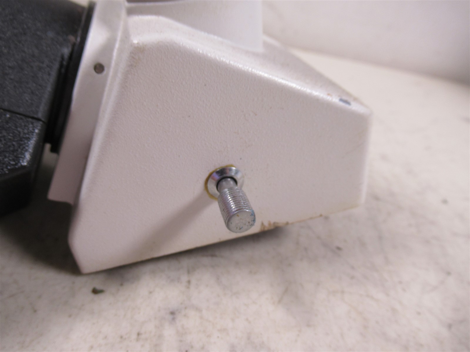 Jenco Inverted Compound Microscope Trinocular Head with No Eyepieces