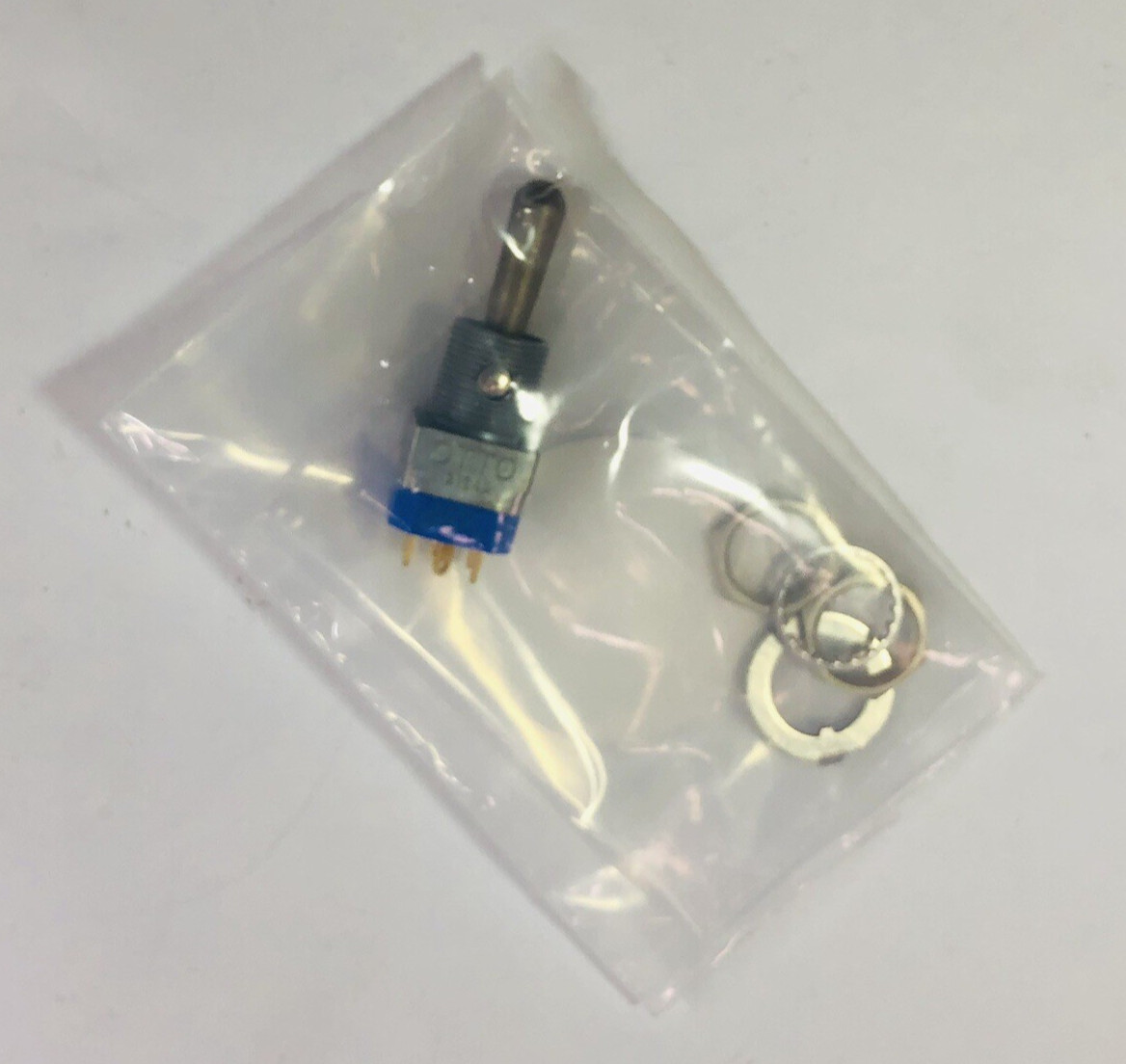 TE MINIATURE TOGGLE SWITCH TE-11261