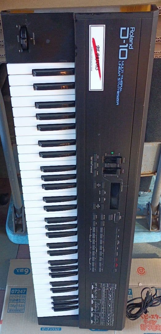 ROLAND D-10 MIDI MULTI TIMBRAL LINEAR SYNTHESIZER 61-Key 9 Multitimbres