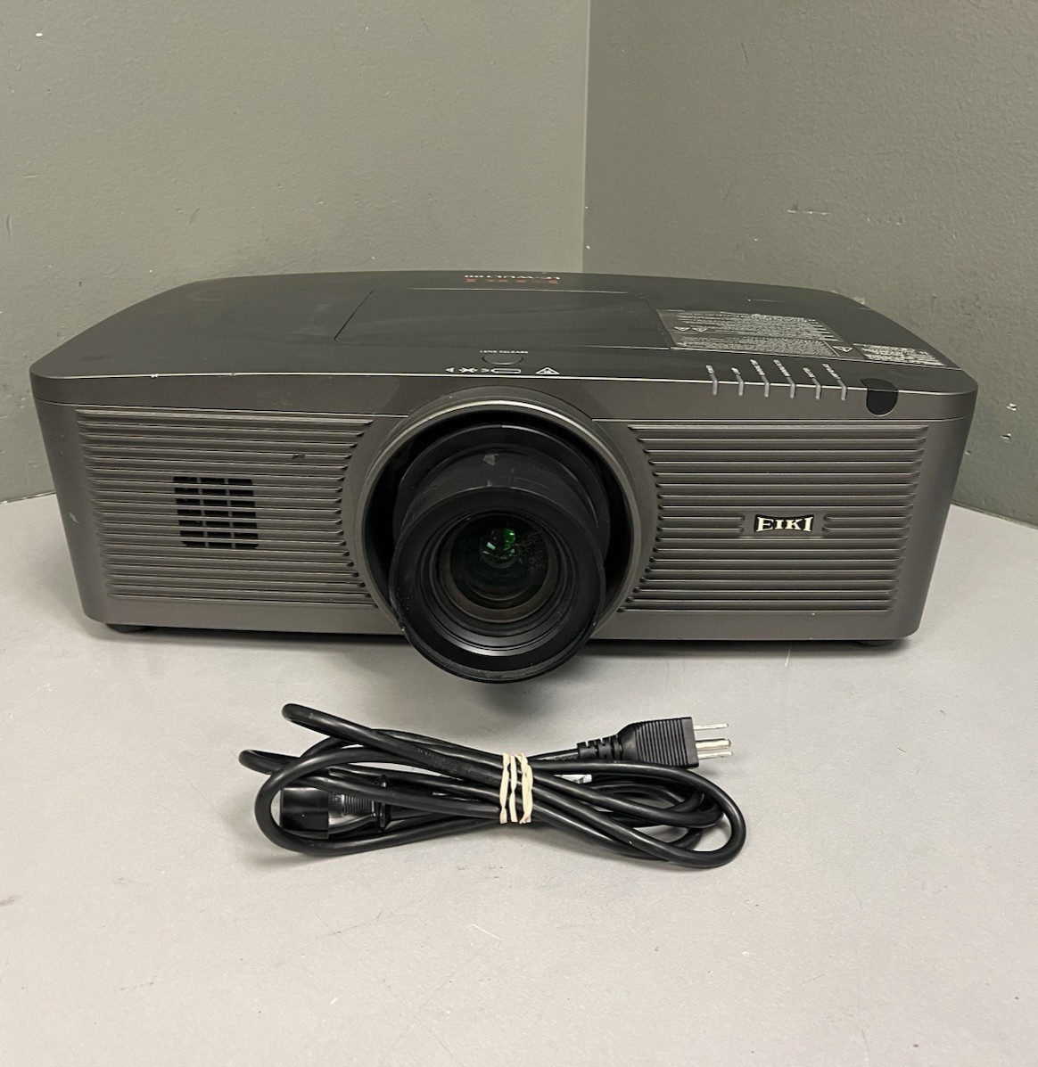 EIKI LC-WUL100 Projector WUXGA Large Venue Projector FOR PARTS