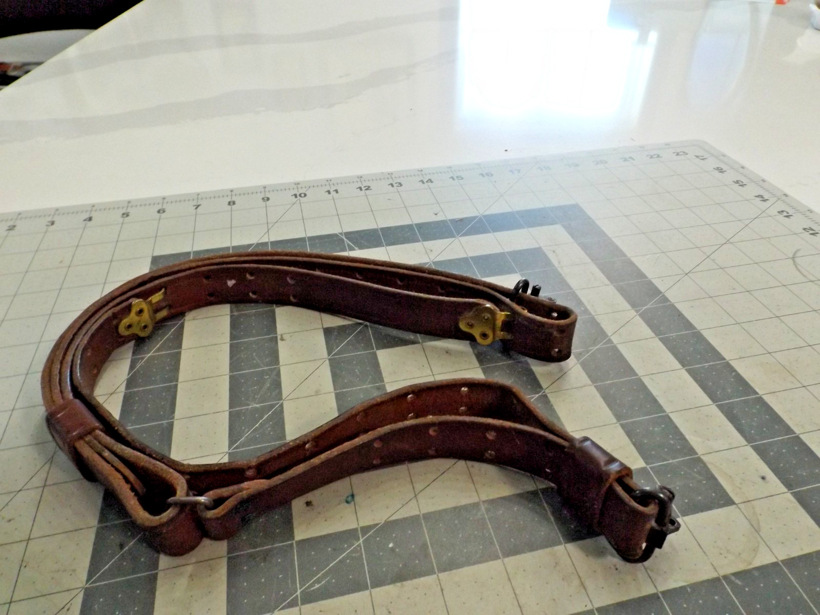 Unbranded   Leather Rifle Sling  w/ swivels