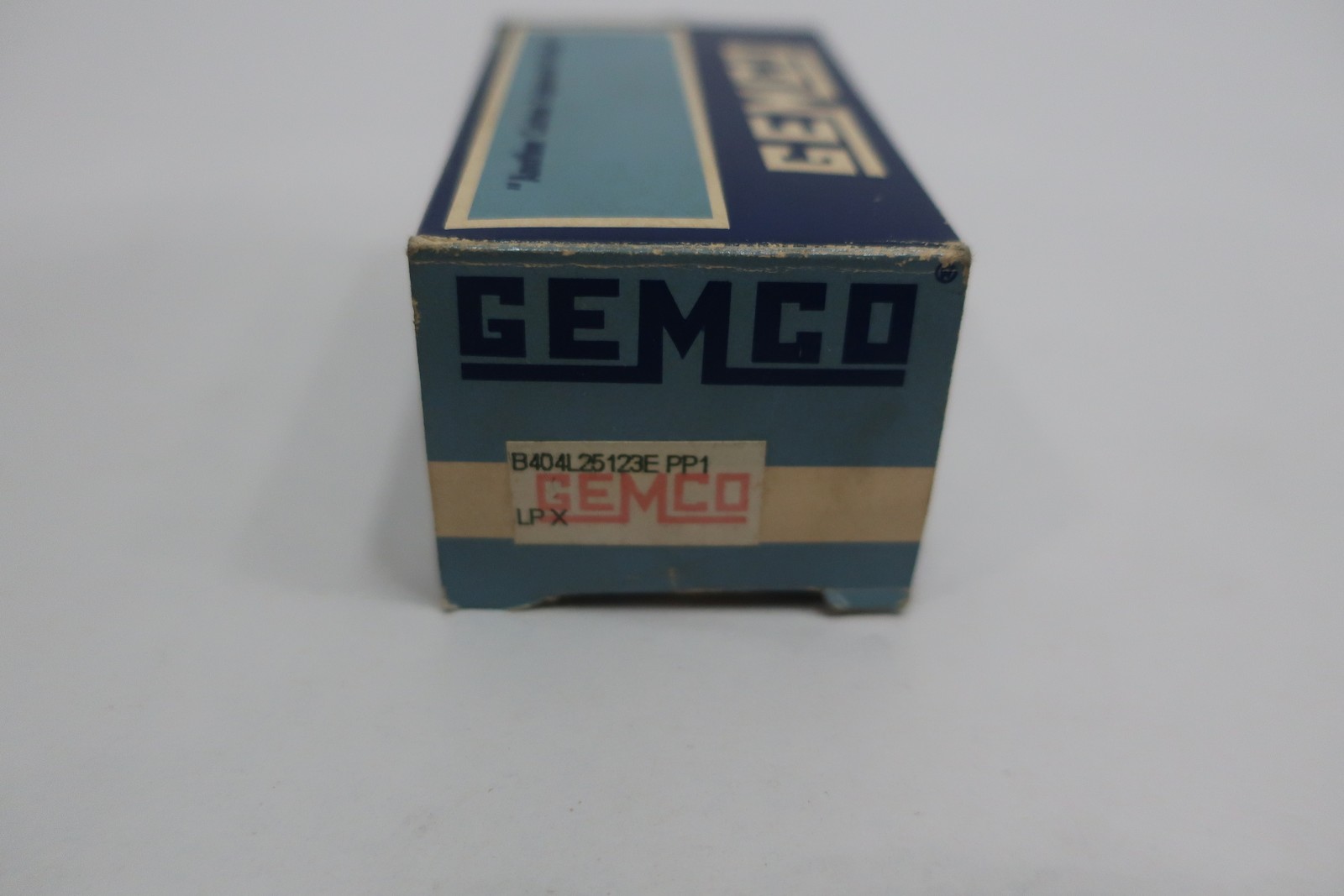 Gemco B404L25123EPP1 Illuminated Amber Pushbutton Selector Switch