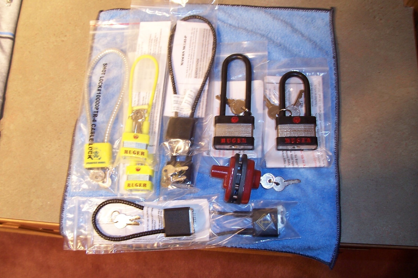 TEN GUN TRIGGER LOCKS 7 CABLE ,2 U BOLT & 1 TRIGGER GUARD ALL NEW WITH 2 KEYS EA
