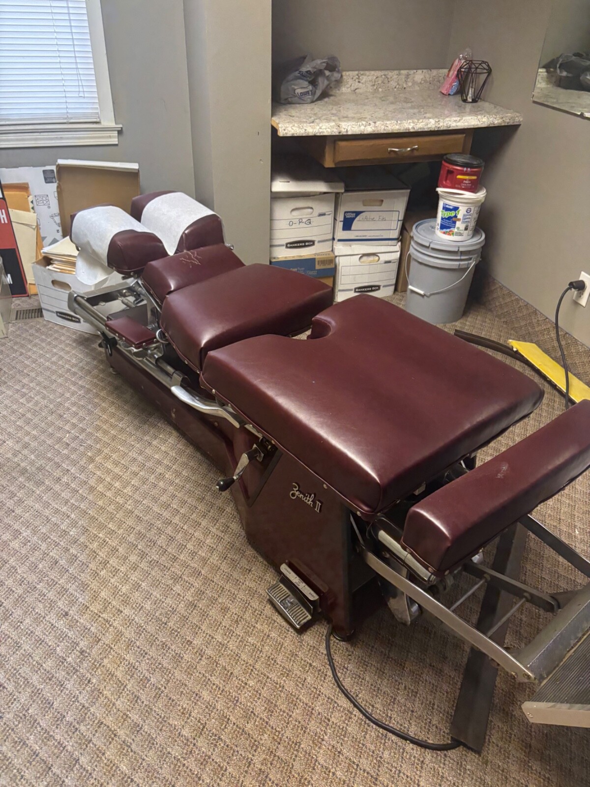 Zenith 210 HiLo 1st gen Chiropratic table