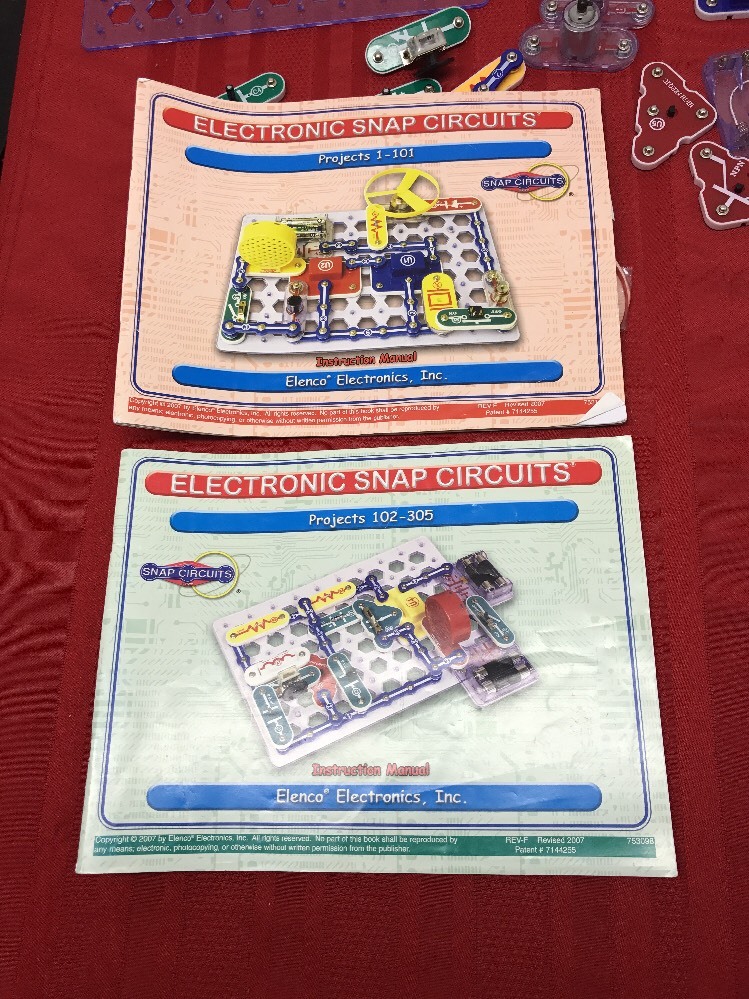 56 Pieces Elenco Electronic Snap Circuits 2 Instruction Manuals .Projects 1-305