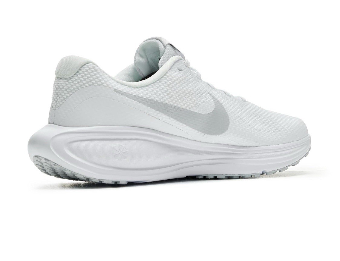 NIKE Mens Size 7.5 Sneakers Athletic Shoes Nike Revolution 8 White Platinum NEW