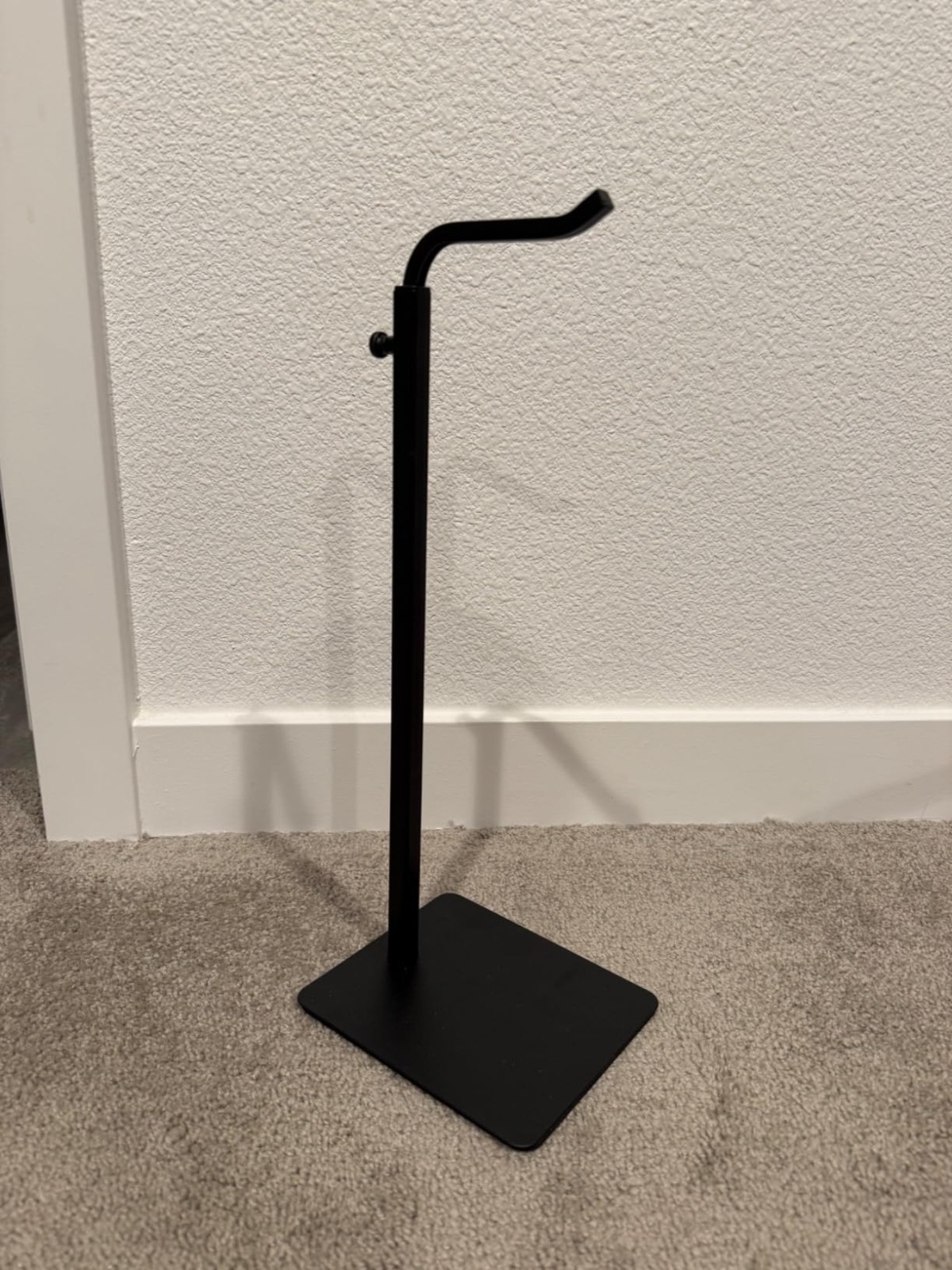 Purse Holder Handbag Display Stand: Hanger Rack Showing Bags Purses and Wreath
