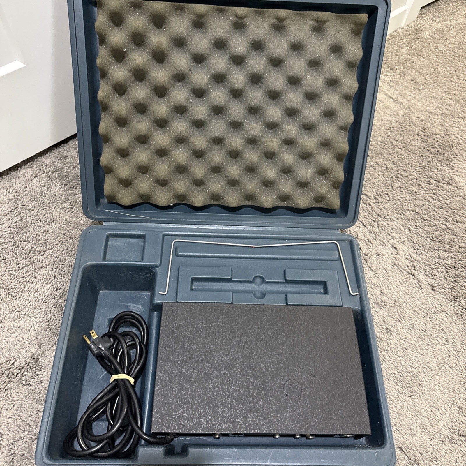 Shure Equalization Analyzer System Feedback Controller M615 With Case Vintage