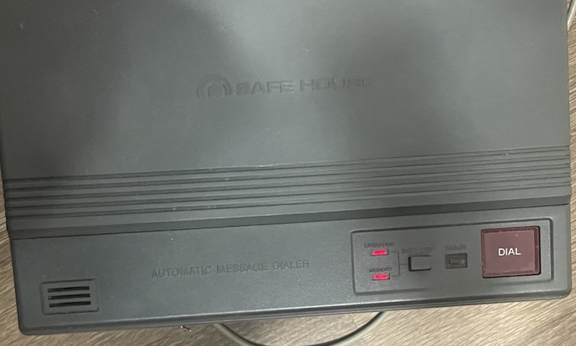 Safe House Automatic Emergency Message Telephone Dialer Radio Shack Read!