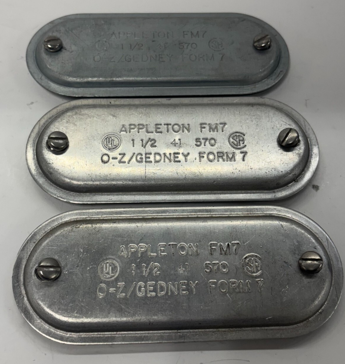 APPLETON ELECTRIC COVER ASSEMBLY LOT OF 3 FM7 HUB SIZE 1-1/2" 4 570F ZINC OZ