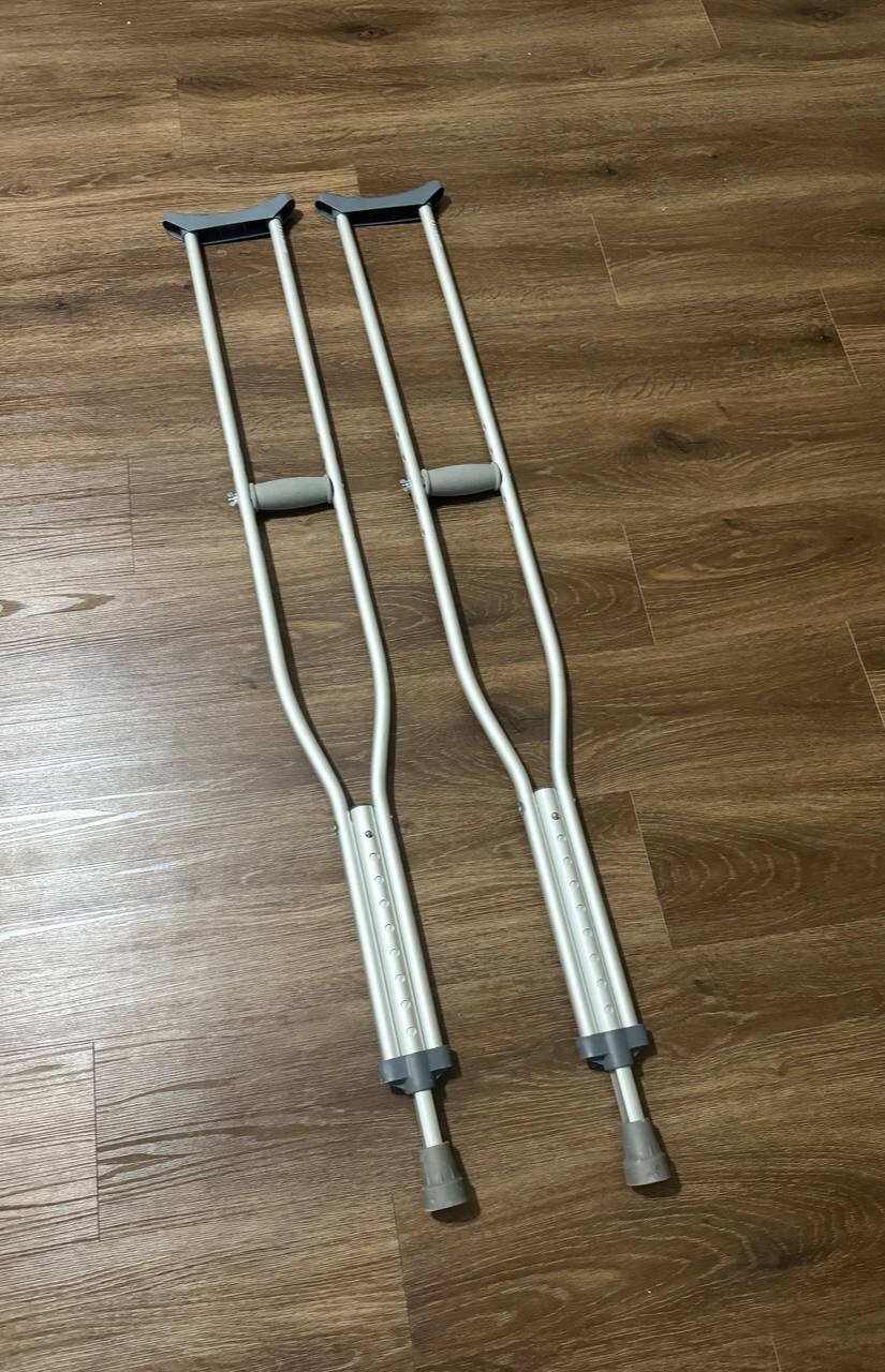 Guardian Aluminum Crutches Adjustable Adult Capacity 300LB  5'2'  to  5'10" Used