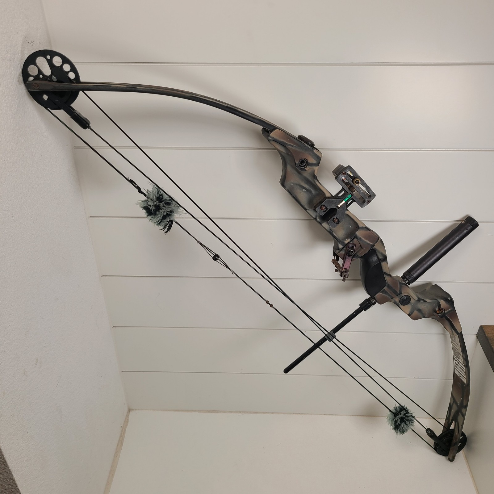 Vintage Bear First Strike XL Archery Compound Bow Camo