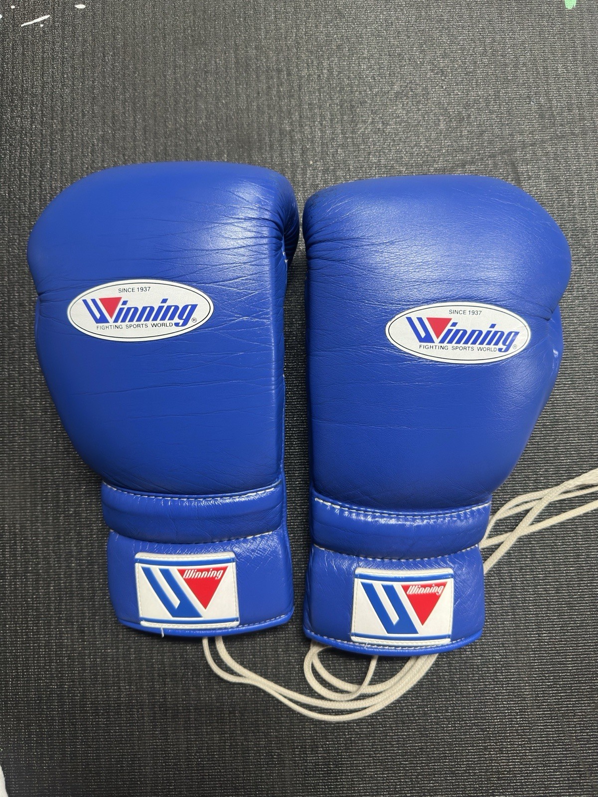 WINNING Boxing Gloves 14oz