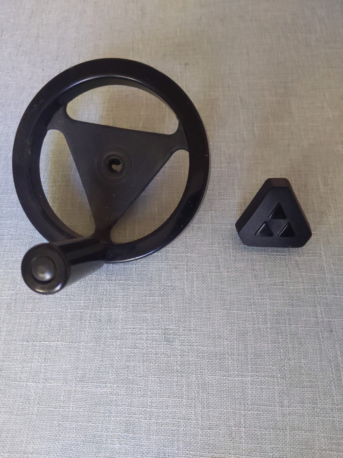 Delta 34-670 Table Saw Hand Wheel  & Lock Knob For Pinned Shaft Crank
