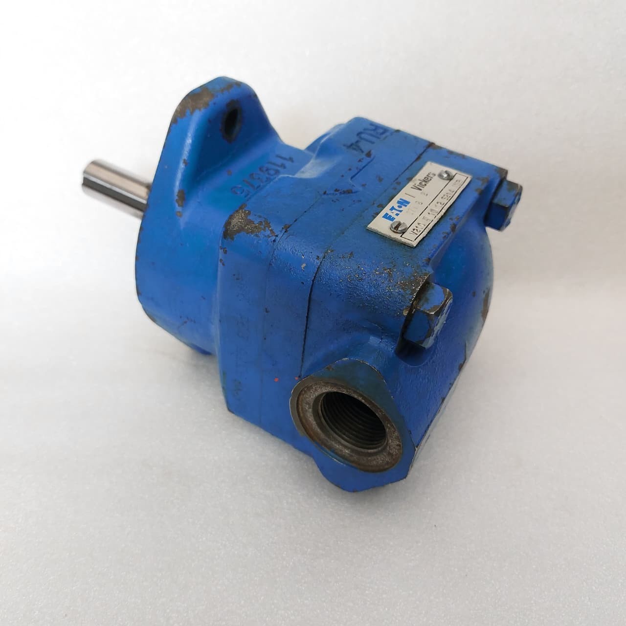 EATON  VICKERS V210 6 10 12 S21 4 INB MADE IN USA
