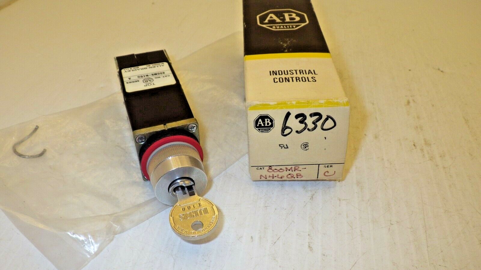 ALLEN BRADLEY 800MR-N46QB SELECTOR SWITCH 4-POS. KEYED SERIES C NIB