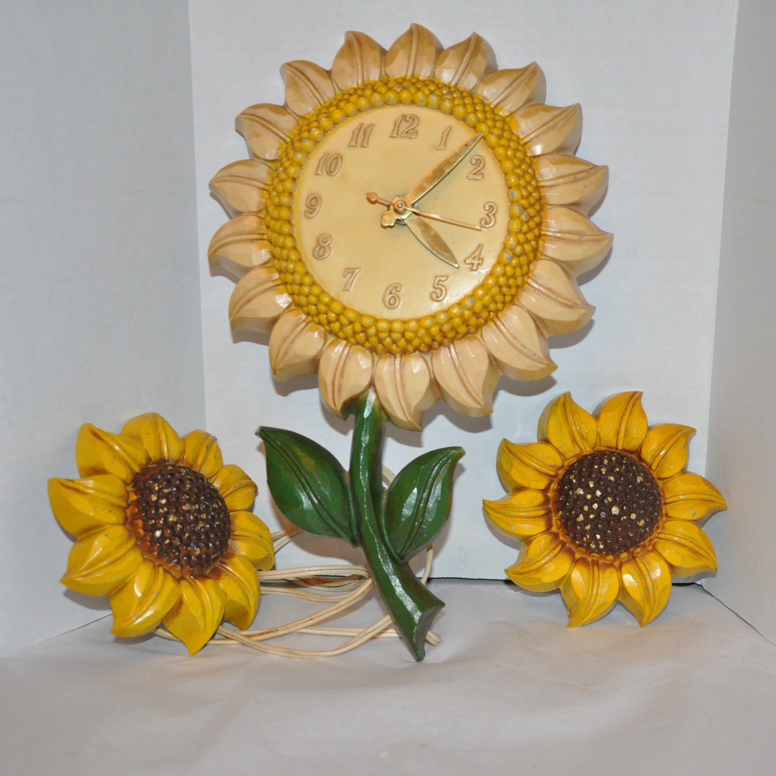 VTG Sexton Sunflower Clock With 2 Flower Accent Pieces Works Metal 1967 MCM 13"