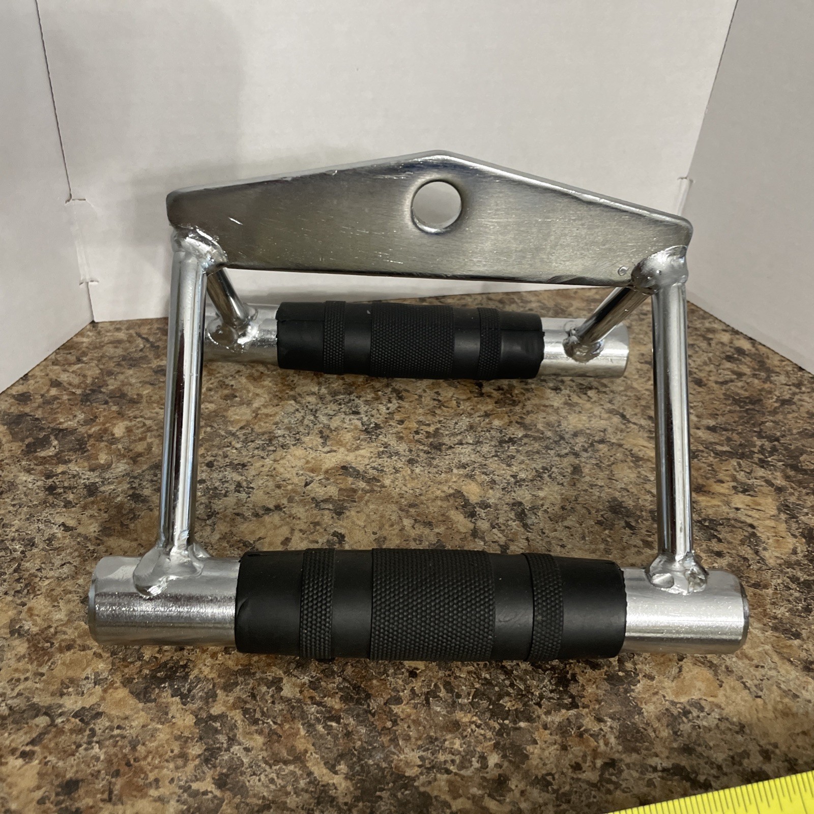ADER SPORTING GOODS Chinning Triangle Double D Low Row Handle, Workout Pulley
