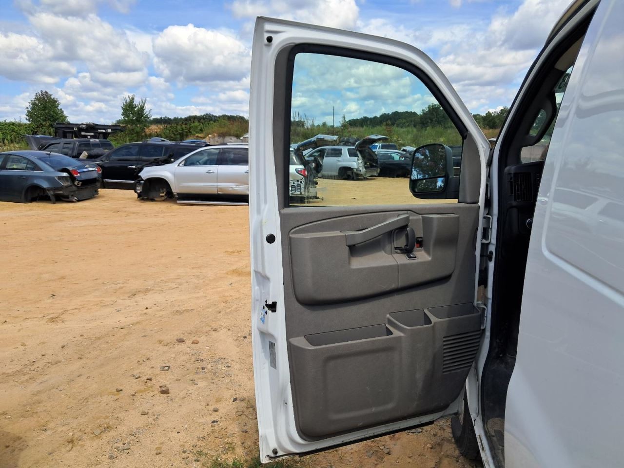EXPRESS25 2018 Glove Box 4774212
