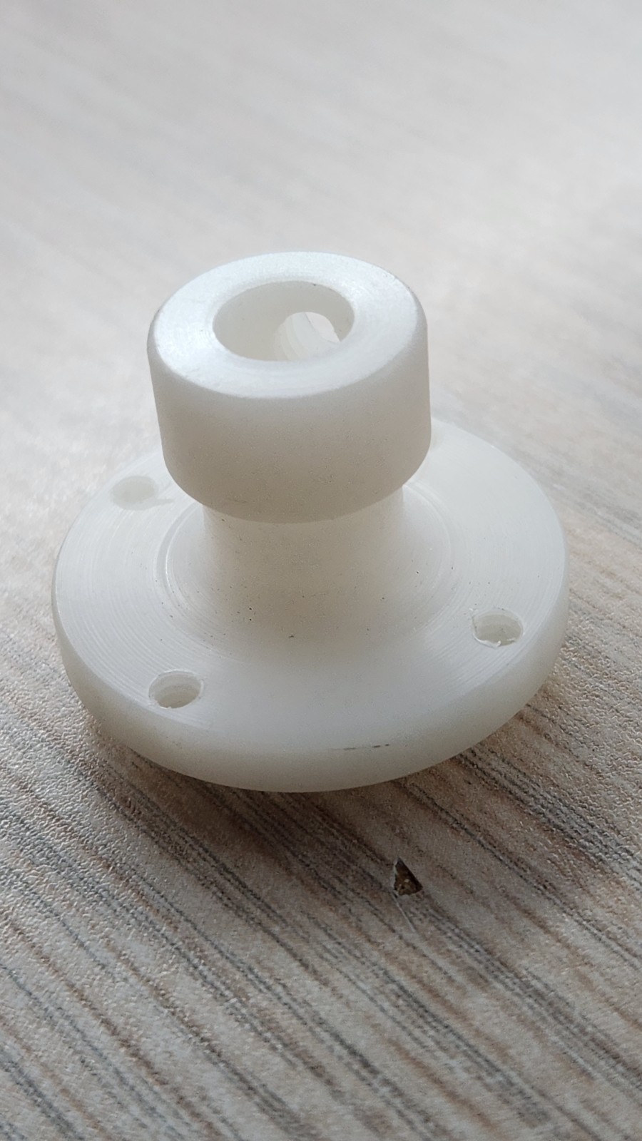TRM-3525 LIGHT WEIGHT LEFT HUB FOR RC:10L