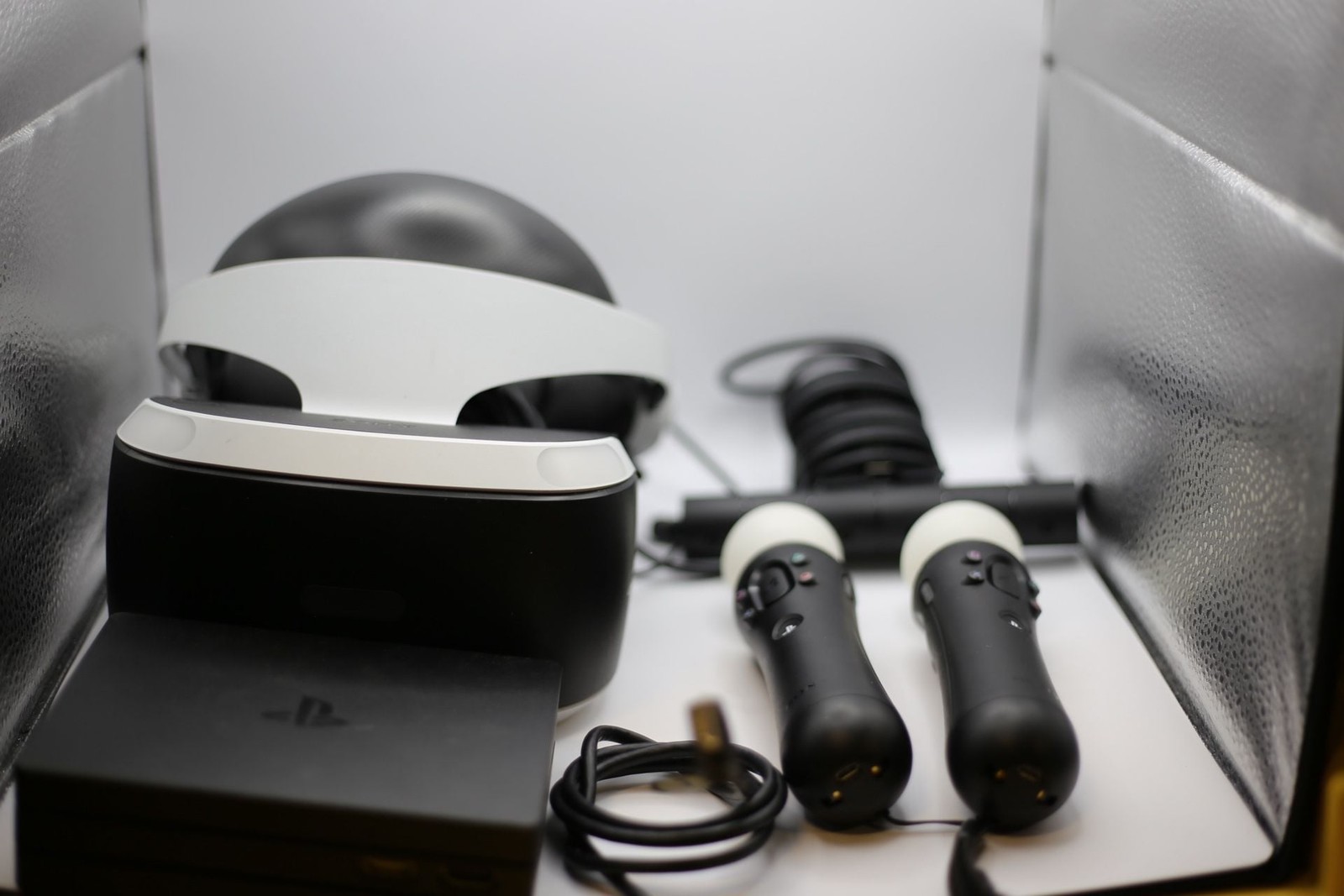 Sony PlayStation VR Headset CUH-ZVR2 with Motion Controllers and Processor Unit