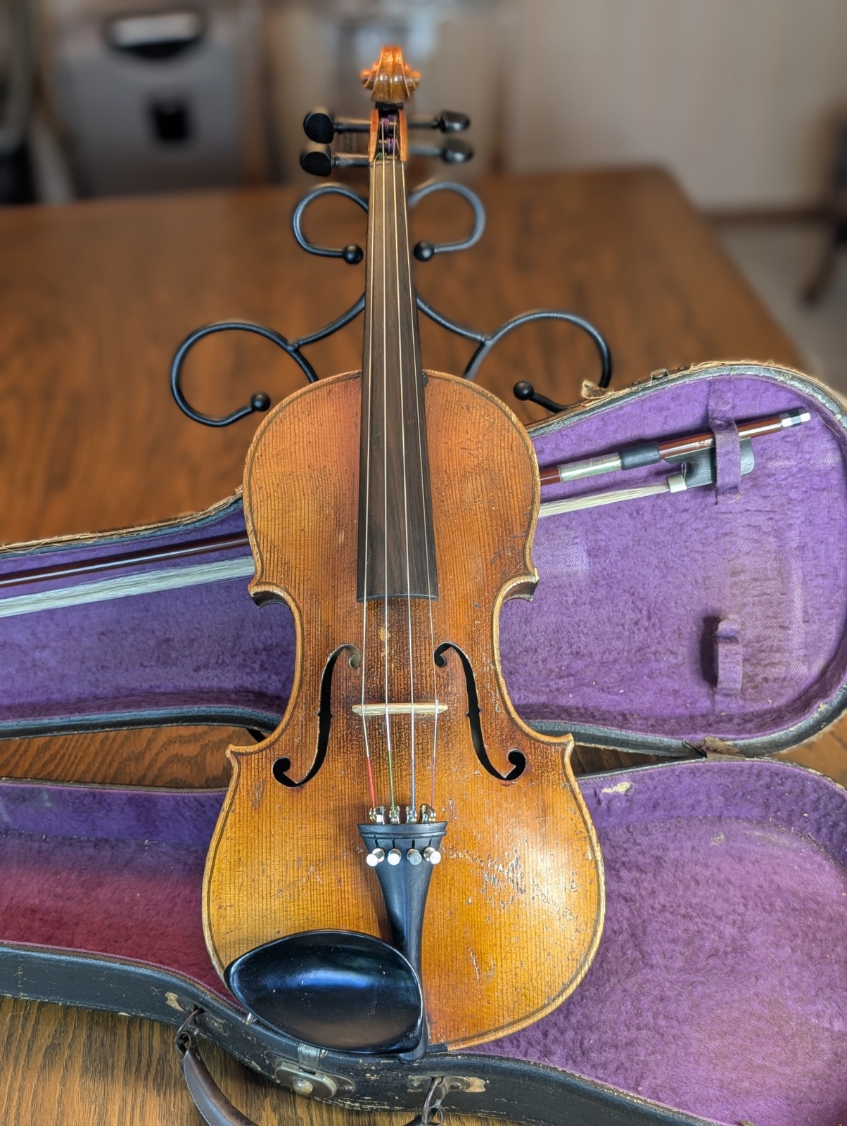 Antique violin with Carlo Bergonzi 1757 sticker, fernambuco bow, 4/4