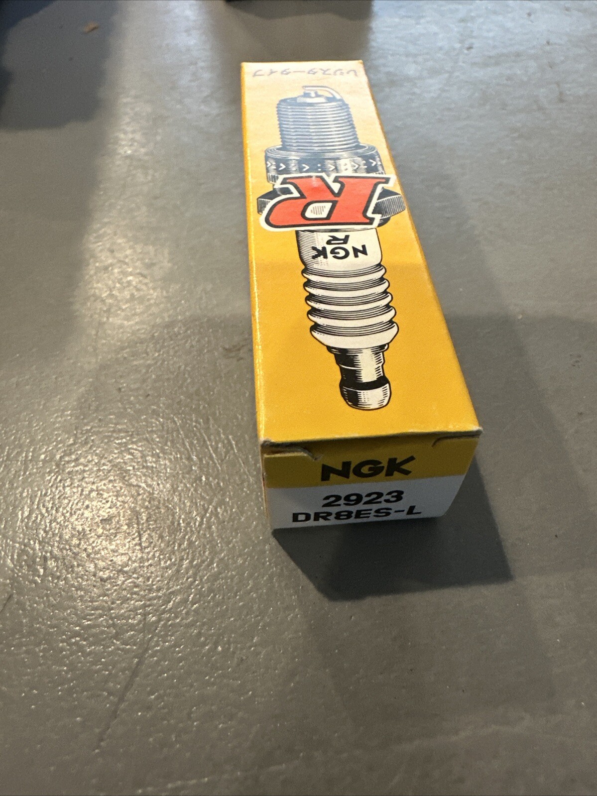 NGK - Standard Spark Plug  DR8ES-L 2923
