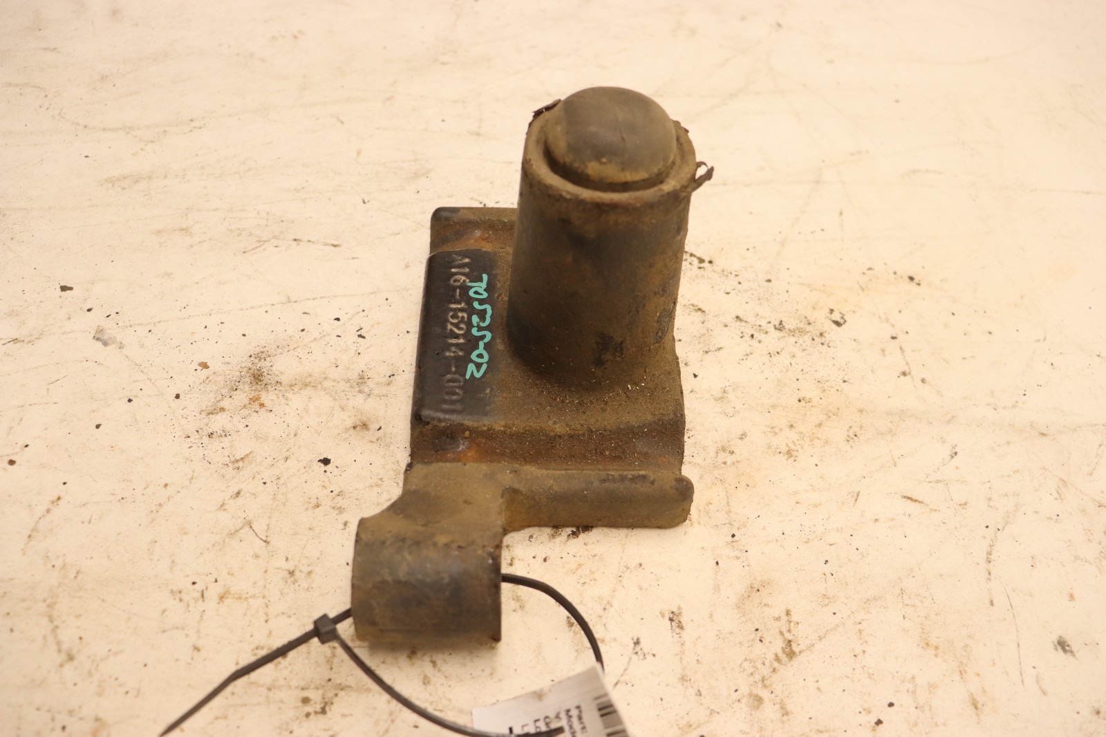 08-17 FREIGHTLINER CASCADIA 125 FRONT LEFT U-BOLT TOP PLATE BRACKET SUPPORT OEM