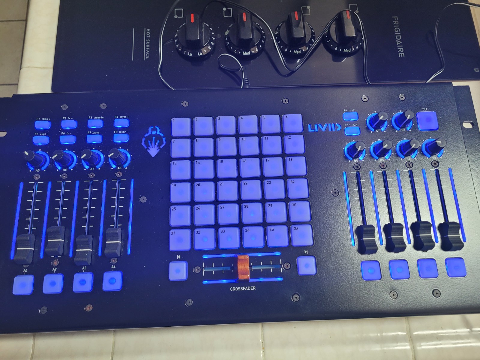 Livid Instruments Ohm Black Rackmount with Manuel & CD
