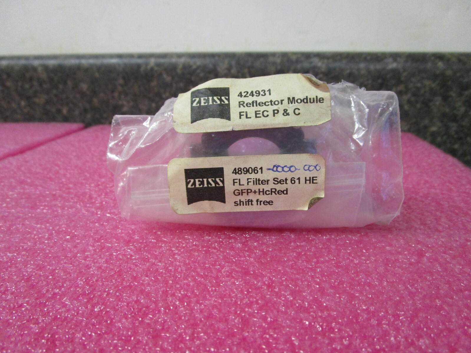 NEW Zeiss Microscope FL Filter Set 61 HE GFP+HcRed Shift Free 489061-9901 424931