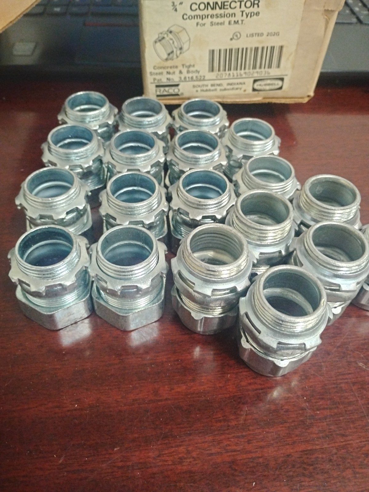 LOT OF 19  3/4" CONNECTOR COMPRESSION EMT TYPE CONCRETE TIGHT. NEW