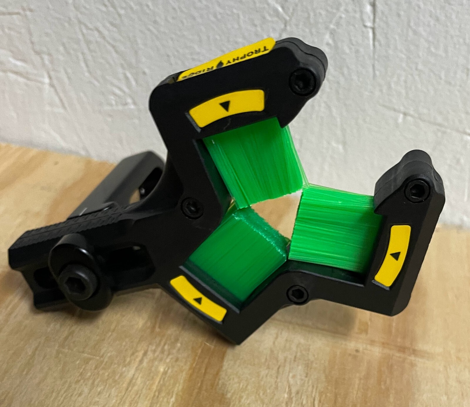 WHISKER BISCUIT V - Green- Hunting Corner Special