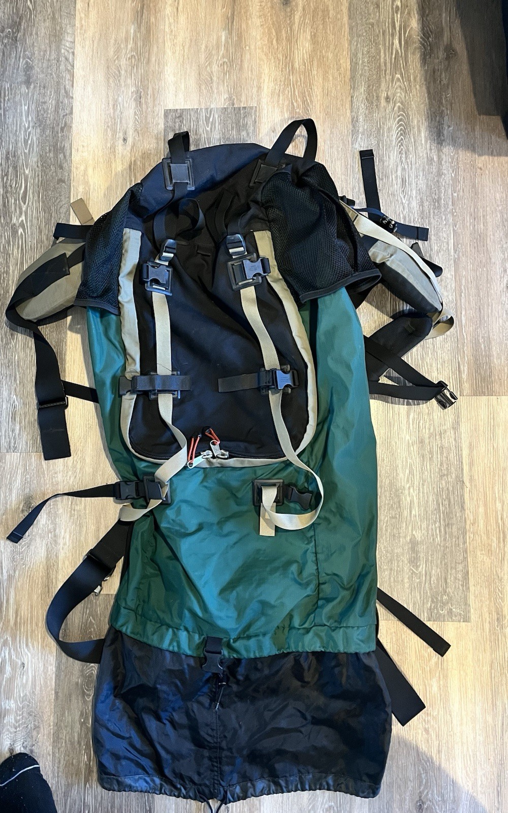 REI INTERNAL FRAME Large Backpack Bag Hiking Camping Black/Green