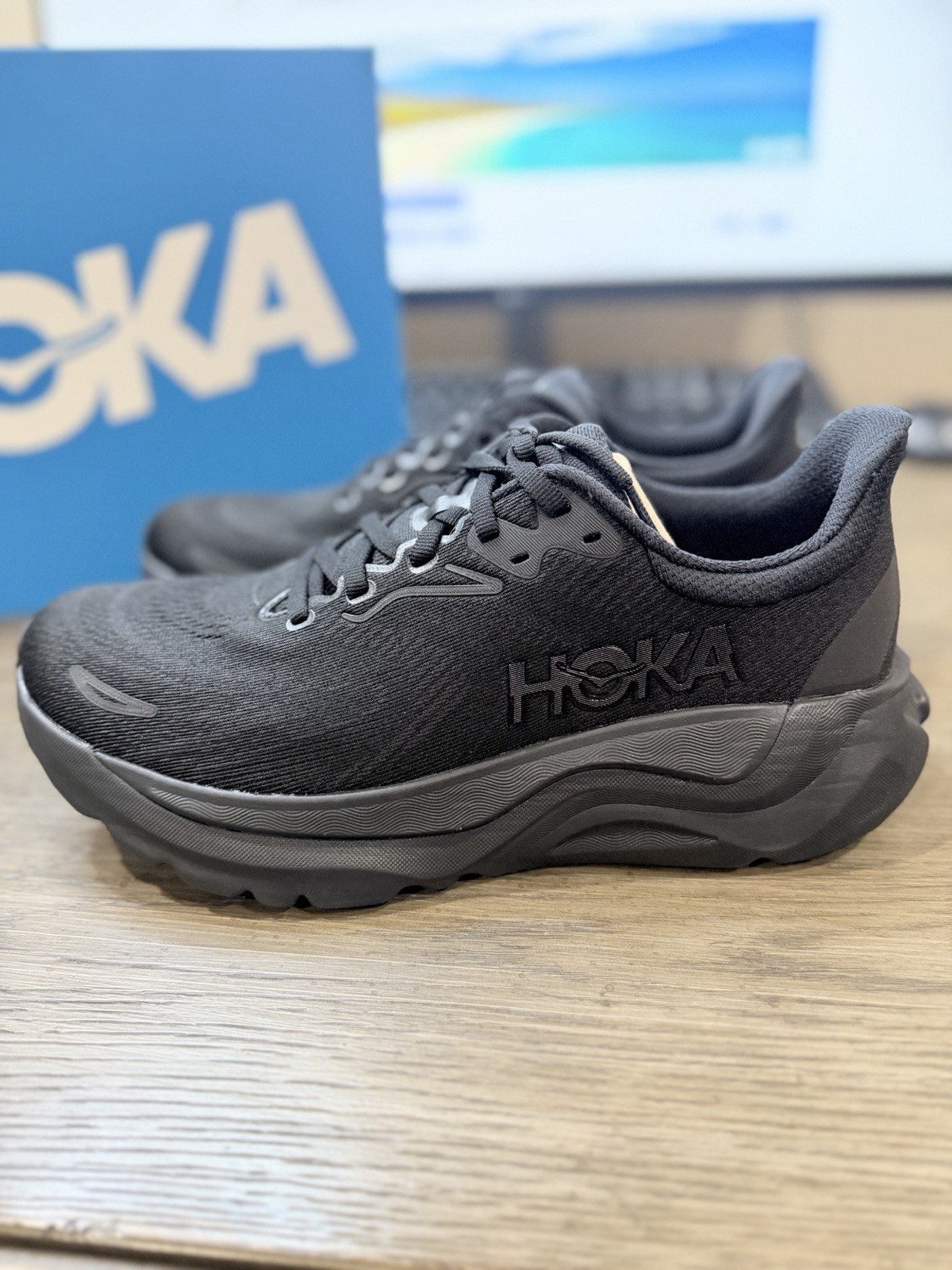 Hoka one one Arahi 8 black wide Womens Size 8.5D New With Box 🔥