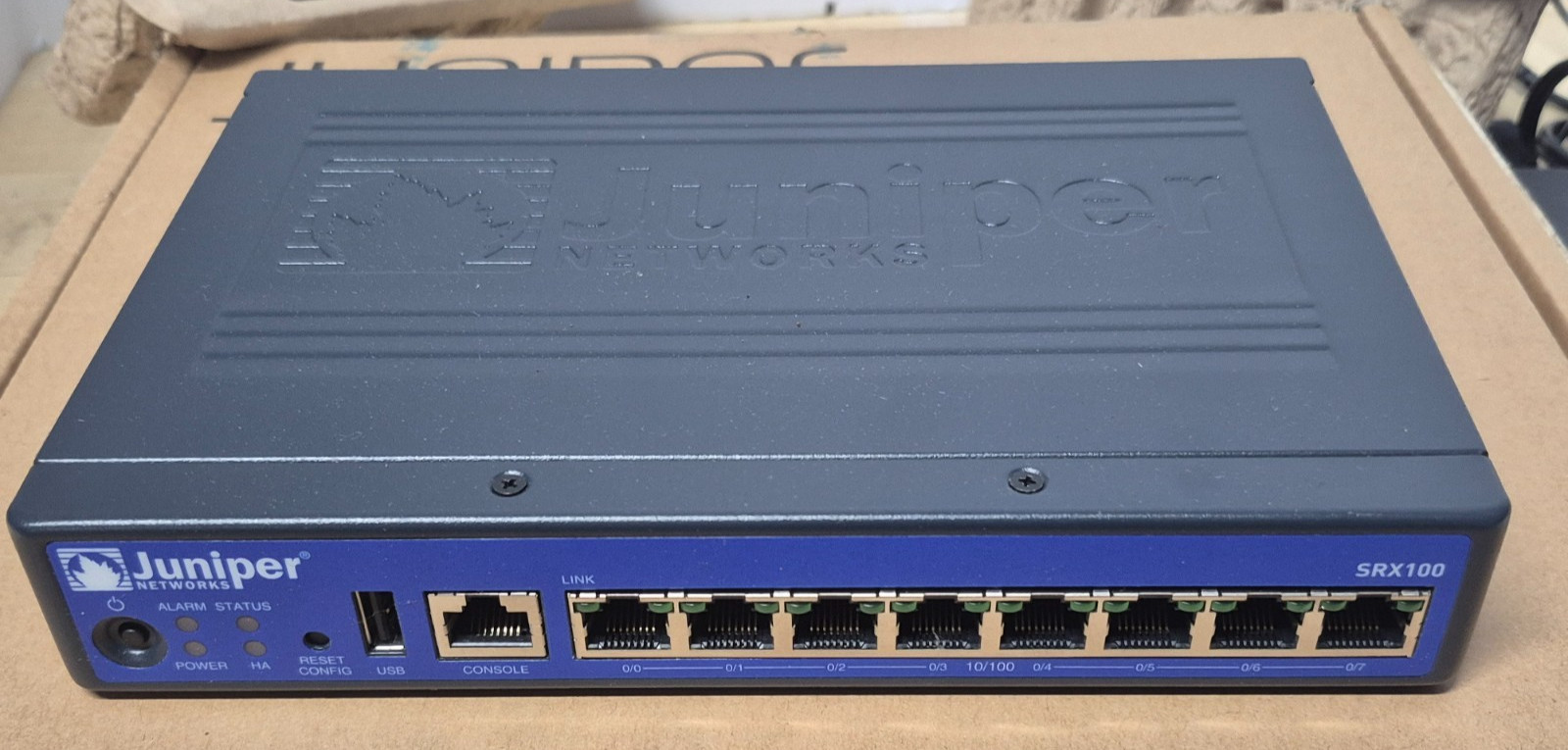 Juniper Networks SRX-100 Services Gateway Firewall SRX100H2 8-Port Open Box