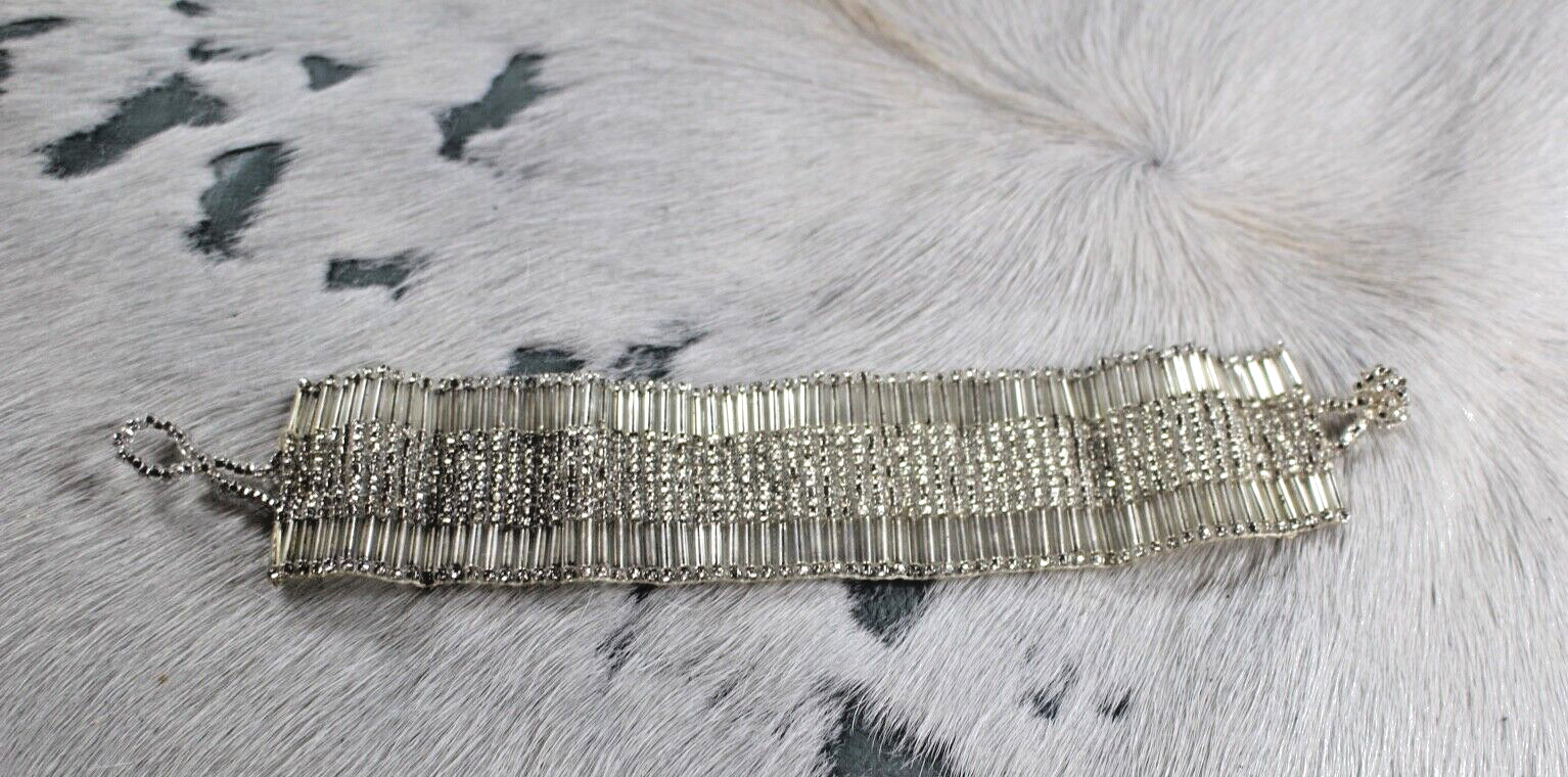 Western Womens Bracelet 7 x 1.025 in Bead Handcrafted Shimmer Knot Silver