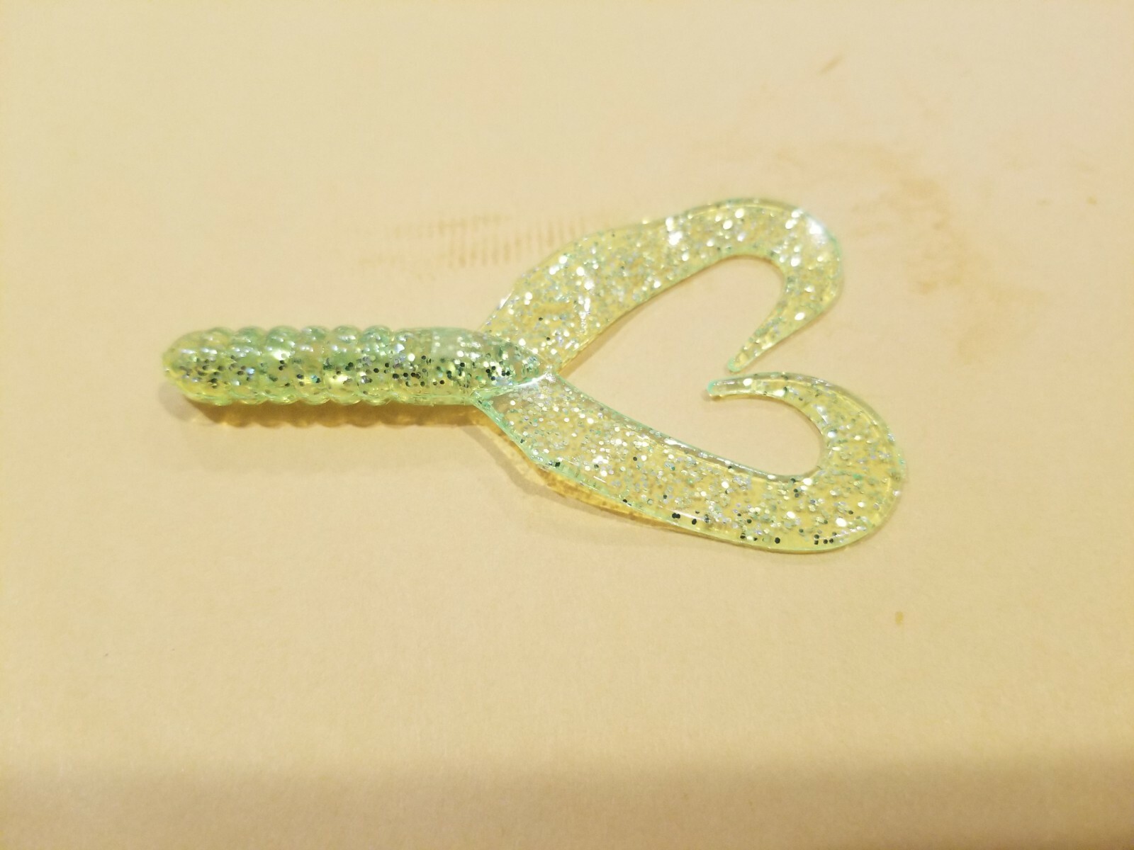 TWIN GRUB TAILS