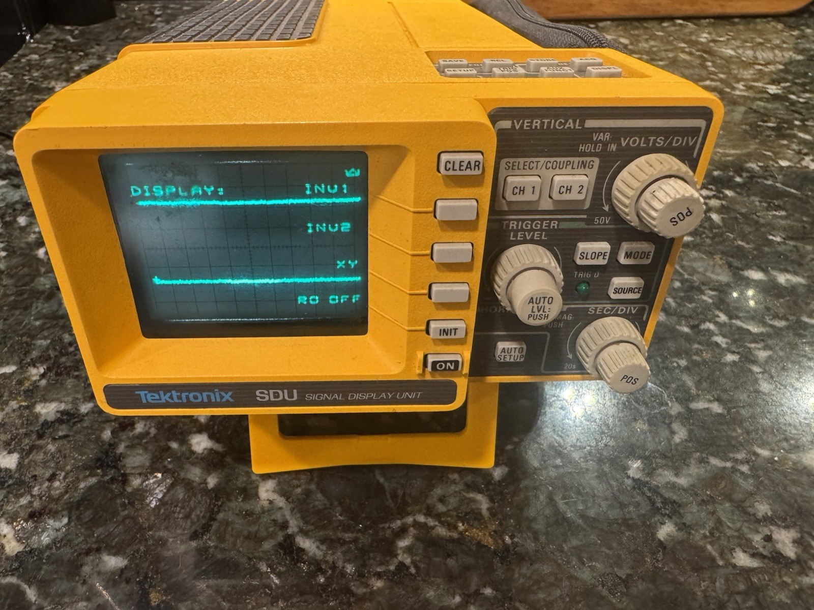 Tektronix 222 SDU portable 10MHZ - Yellow